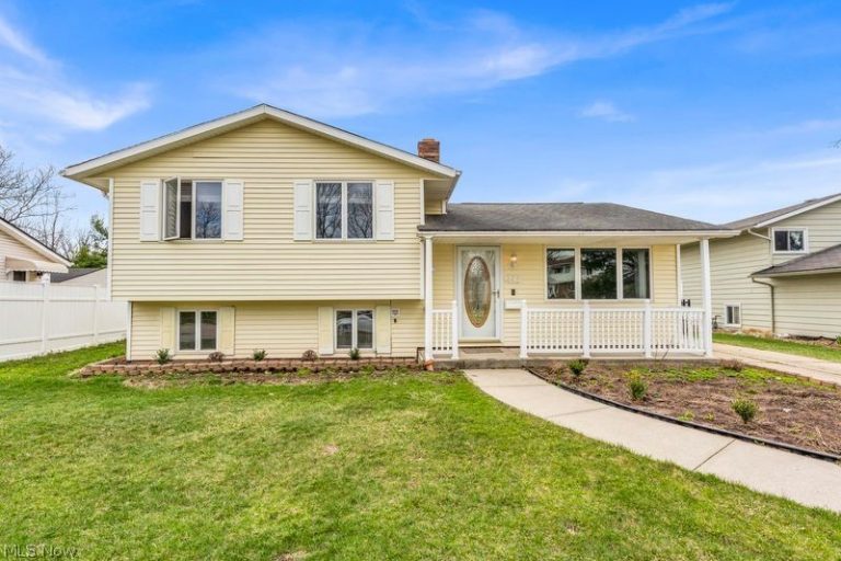 462 Waterbury Drive, Eastlake, OH, 44095