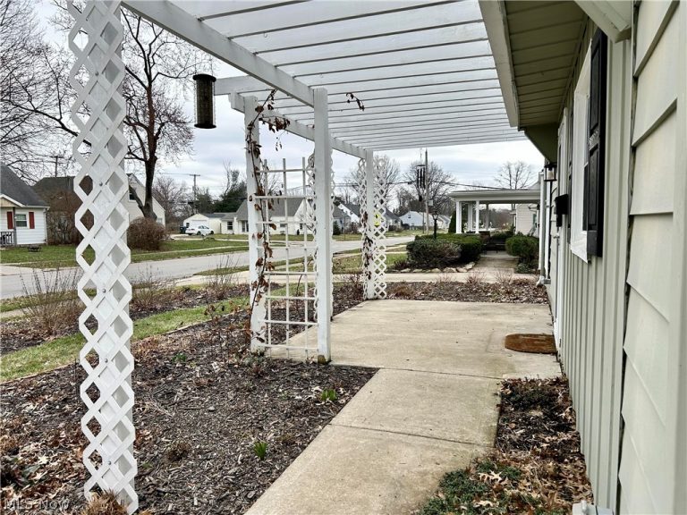 1210 Myrtle Avenue, Cuyahoga Falls, OH - Photo 4