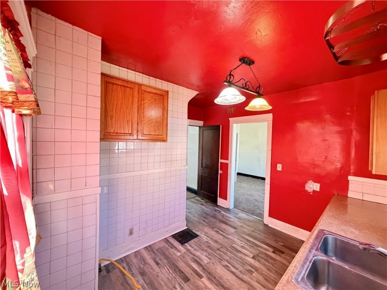 9711 Parmelee Avenue, Cleveland, OH - Photo 5