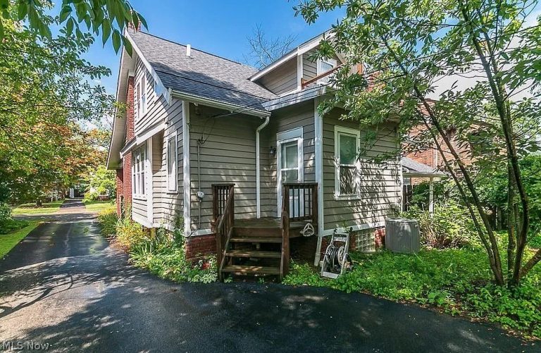 2593 Canterbury Road, Cleveland Heights, OH - Photo 8