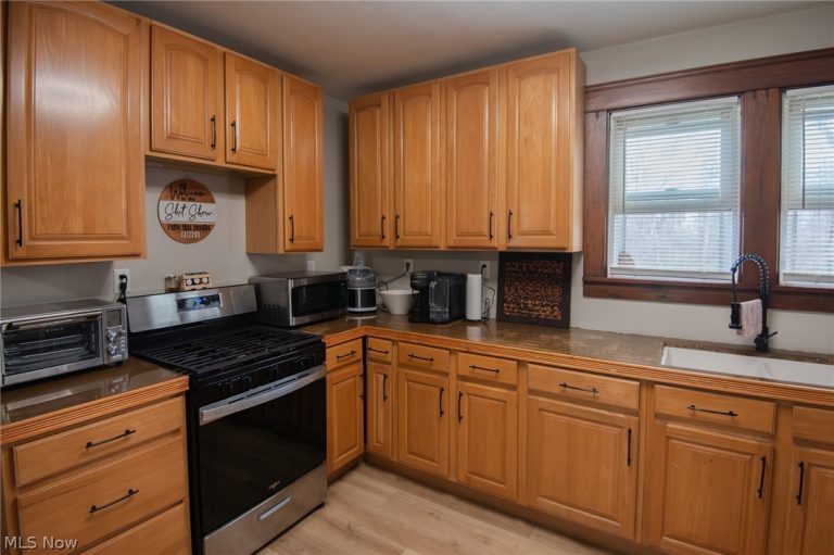 2816 Hoagland Blackstub Road, Cortland, OH - Photo 5