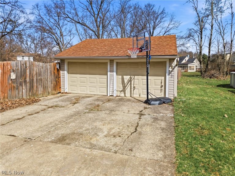 2138 Hermosa Drive, Youngstown, OH - Photo 6
