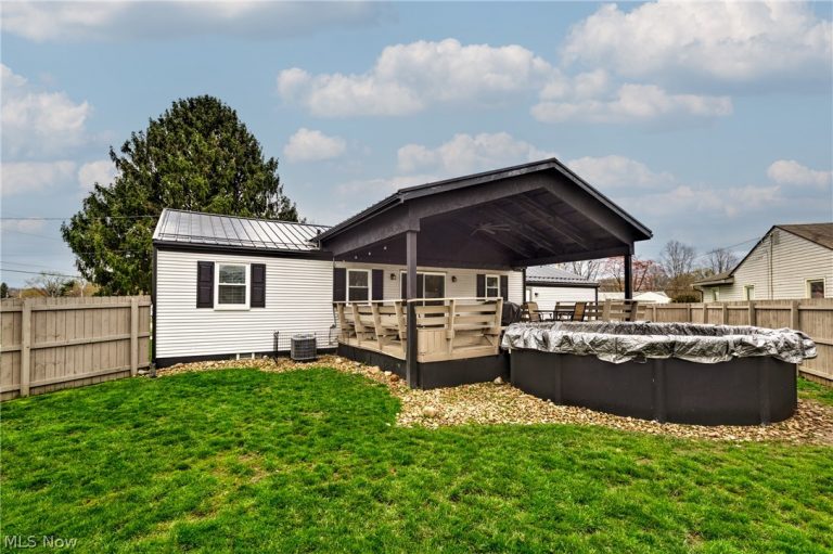 2700 Christine Lane, Youngstown, OH - Photo 8