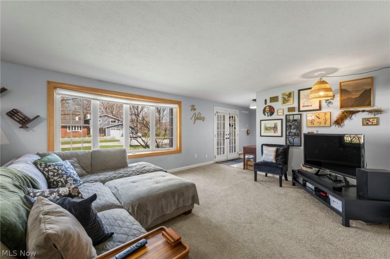 329 Baldwin Drive, Berea, OH - Photo 4