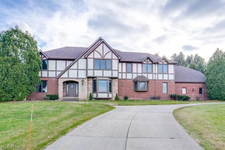 4700 Barnsleigh Drive, Bath, OH, 44333