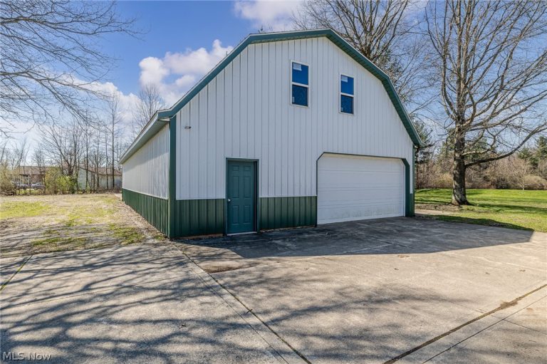 16118 Cowley Road, Grafton, OH - Photo 3