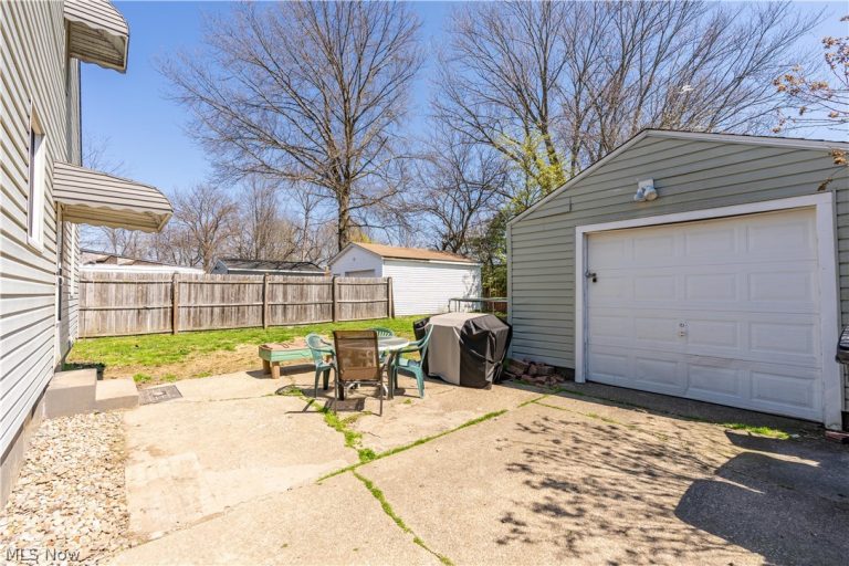 559 Essex Street, Akron, OH - Photo 8