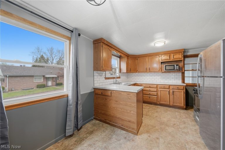 1814 Demington Avenue, Canton, OH - Photo 6