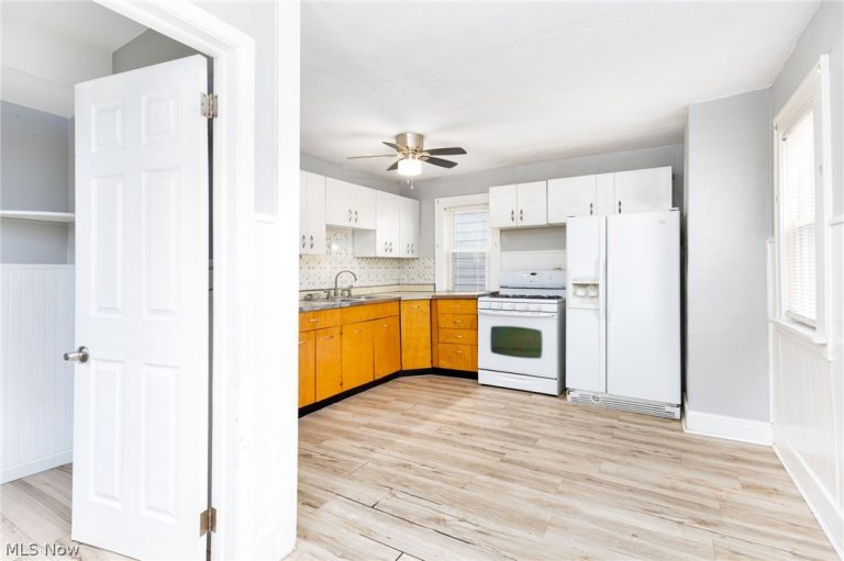 19307 Kildeer Avenue, Cleveland, OH - Photo 8