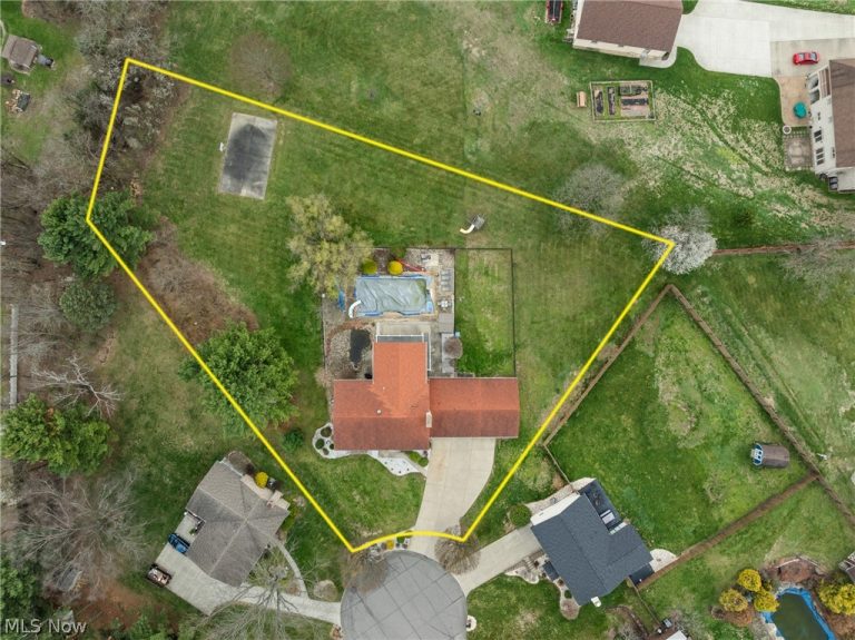 504 Greenbrier Court, Steubenville, OH - Photo 3