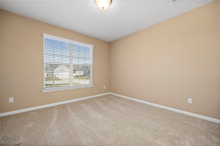 605 Cedar Crest Drive, Elyria, OH - Photo 8