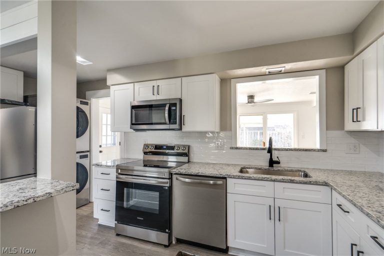 3423 Bailey Road, Cuyahoga Falls, OH - Photo 4