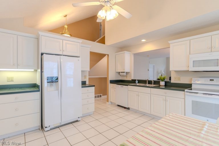 390 Blair Circle, Aurora, OH - Photo 4