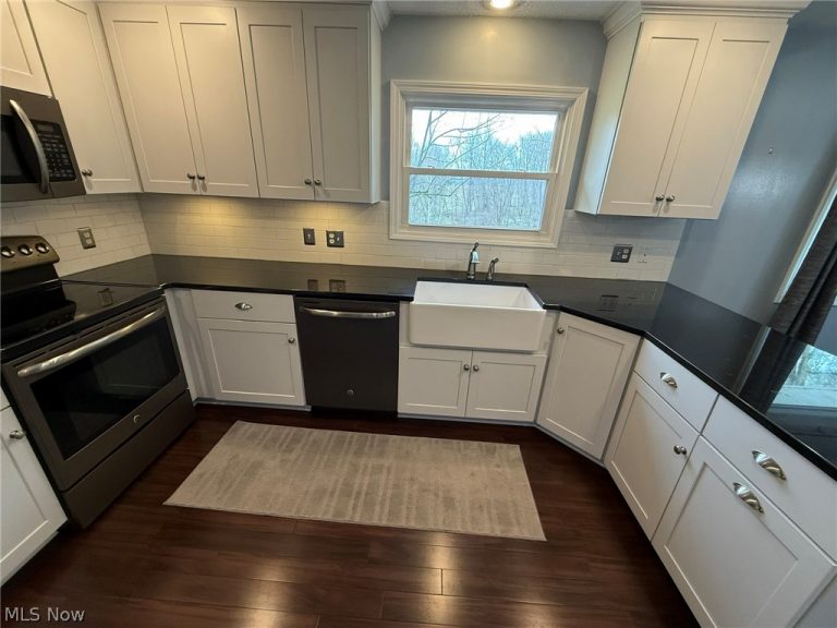 3135 Circleview Drive, Dover, OH - Photo 8