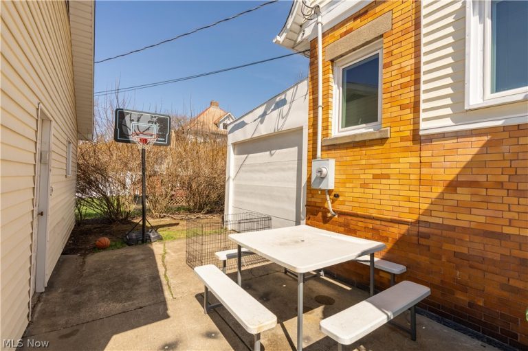 1202 Wooster Avenue, Dover, OH - Photo 5