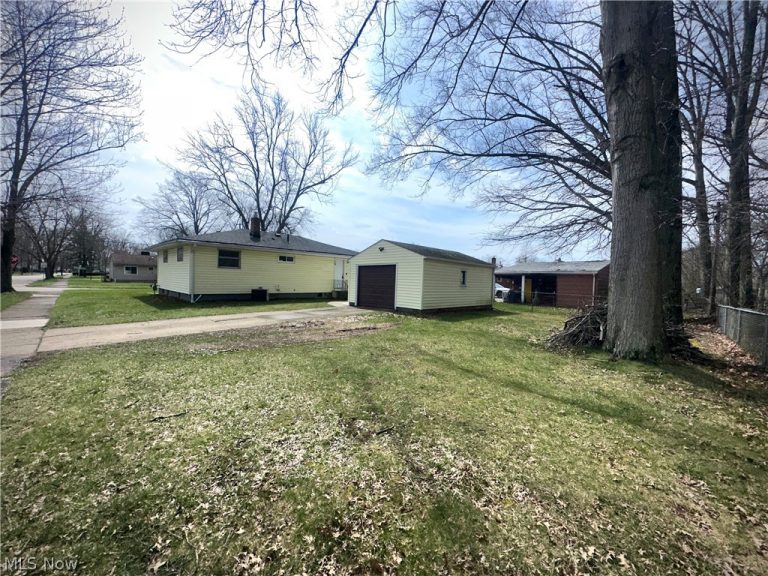 3106 Northwest Boulevard, Warren, OH - Photo 2