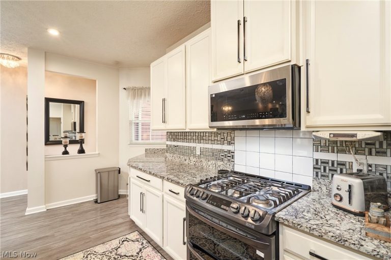 3198 Old Mill Drive, Cuyahoga Falls, OH - Photo 4