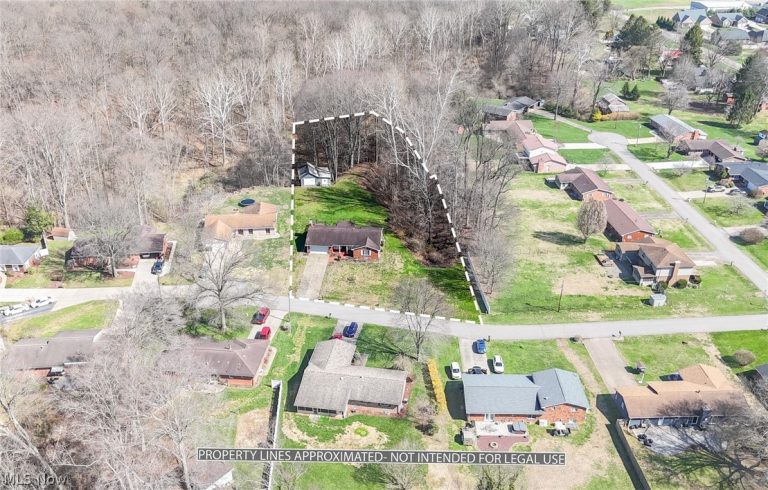 206 Ellsworth Drive, Marietta, OH - Photo 6