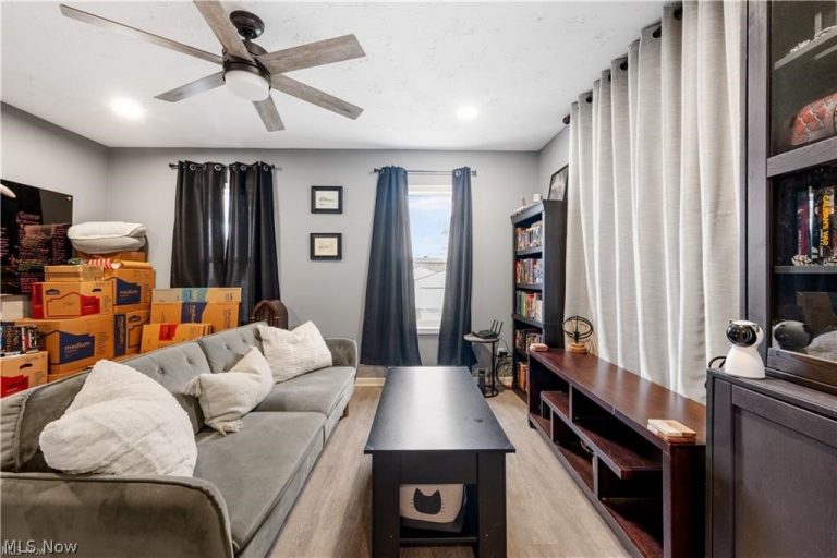 994 Moeller Avenue, Akron, OH - Photo 8