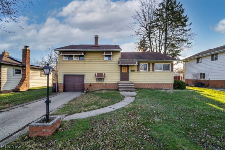 5873 Doxmere Drive, Parma Heights, OH - Photo 3