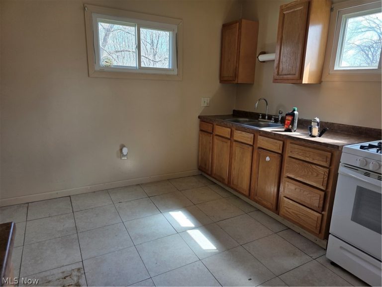 372 Madison Avenue, Salem, OH - Photo 8