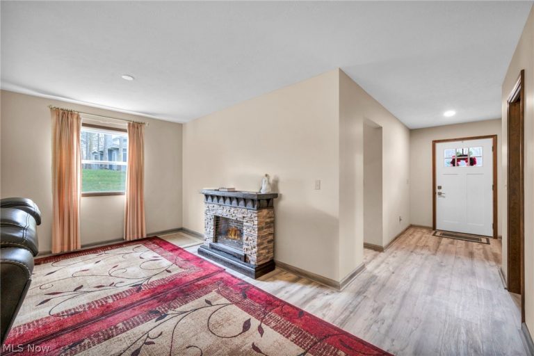 9841 Brookline Oval, Strongsville, OH - Photo 8