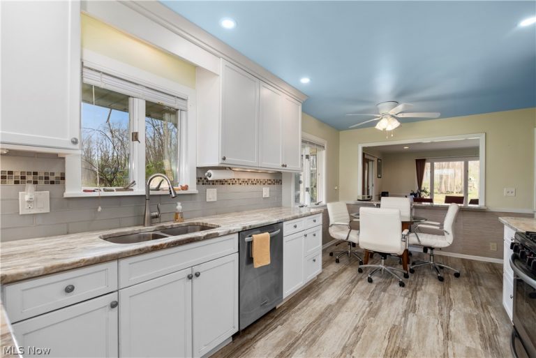 7564 Winding Way, Brecksville, OH - Photo 6