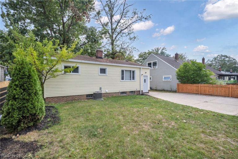 24000 Knickerbocker Road, Bay Village, OH - Photo 2