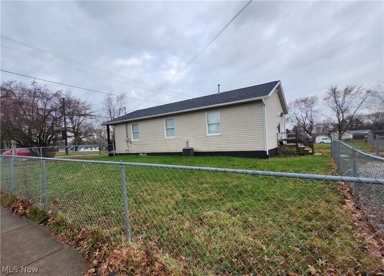 3002 Harmont Avenue, Canton, OH - Photo 5