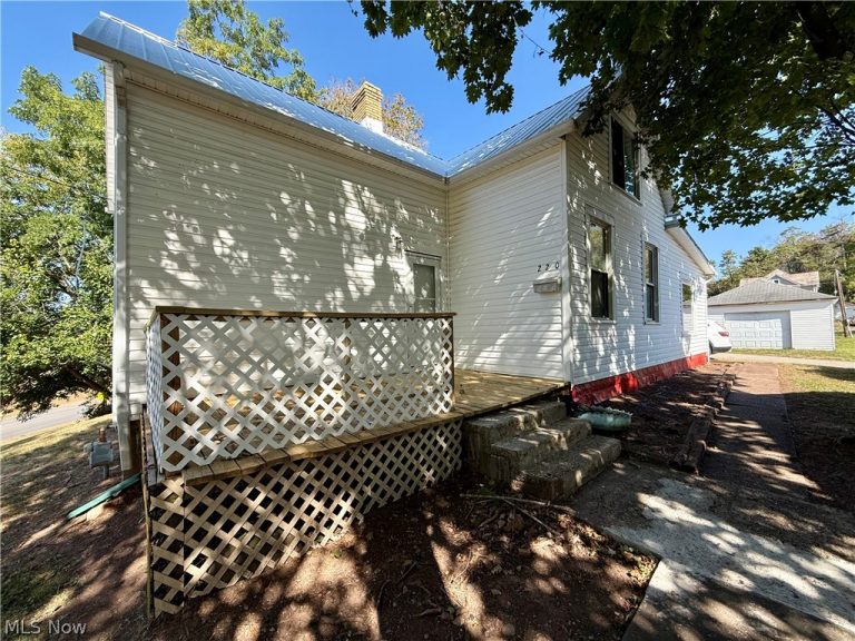 220 Oaklawn Avenue, Woodsfield, OH - Photo 2