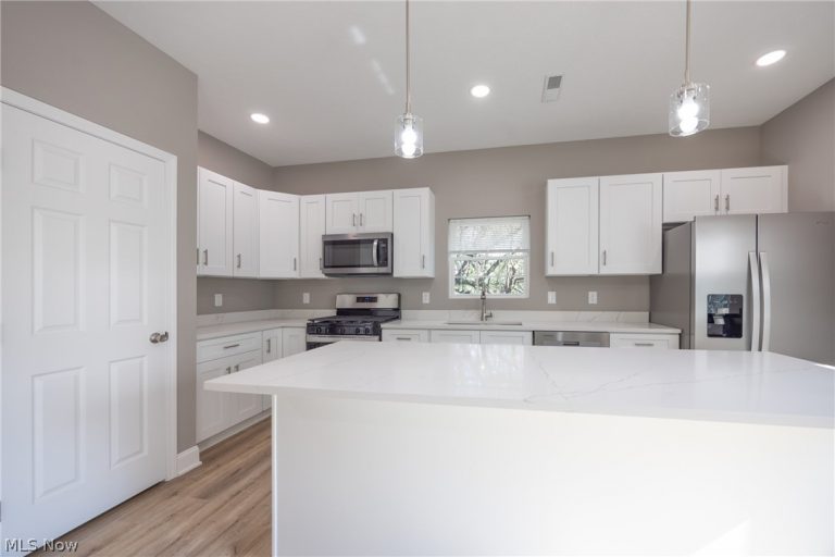 1738 298th Street, Wickliffe, OH - Photo 4