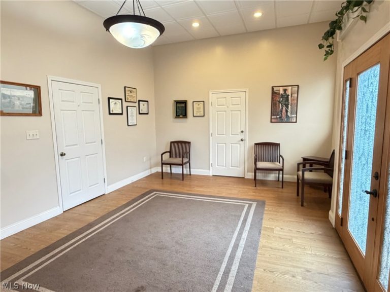 448 Carolina Ave, Chester, WV - Photo 3