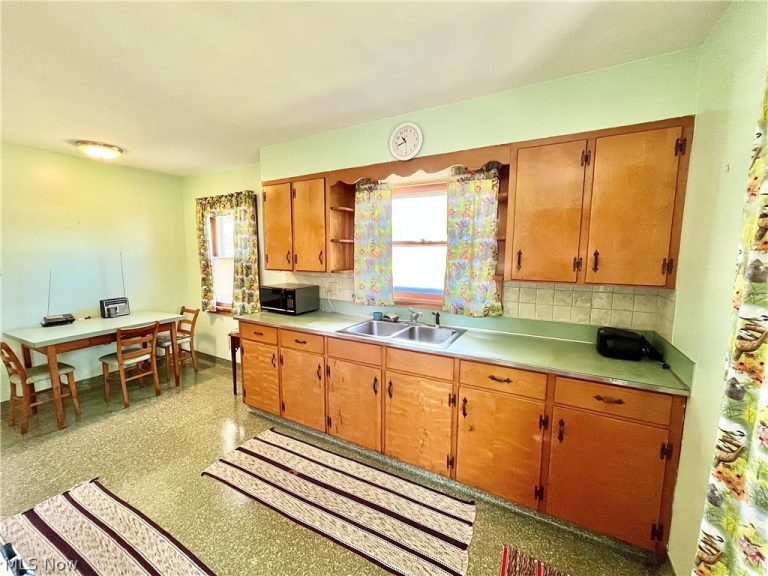 716 Grove Street, Conneaut, OH - Photo 3
