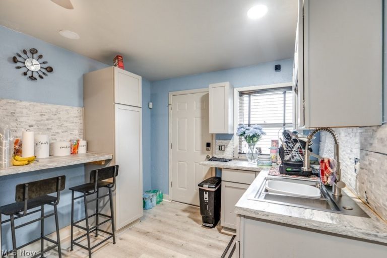 3130 Overlook Road, Cleveland Heights, OH - Photo 8