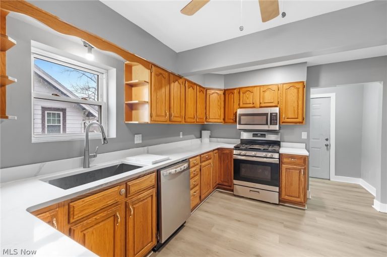 1516 Newton Street, Akron, OH - Photo 8