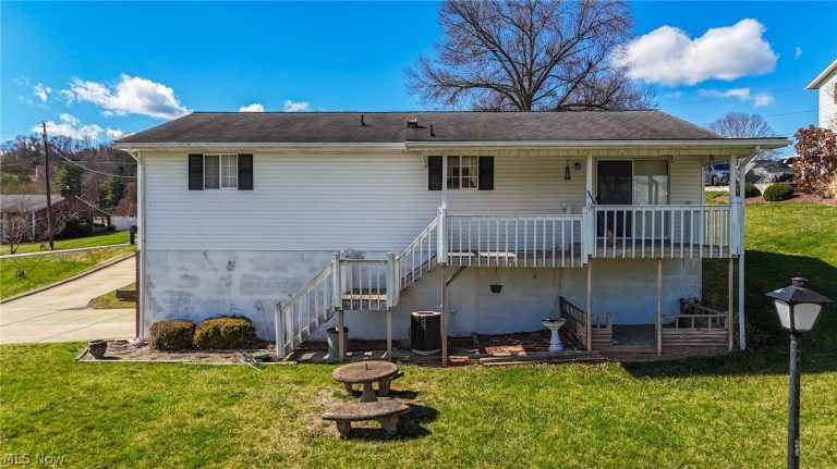 234 Woodlawn Avenue, Belpre, OH - Photo 3