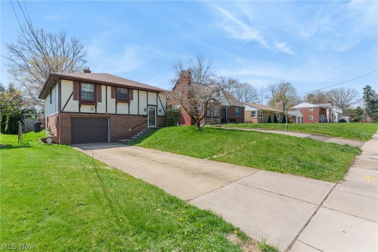 208 Bonnett Street, North Canton, OH - Photo 2