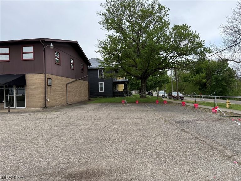 805 Denman Avenue, Coshocton, OH - Photo 3