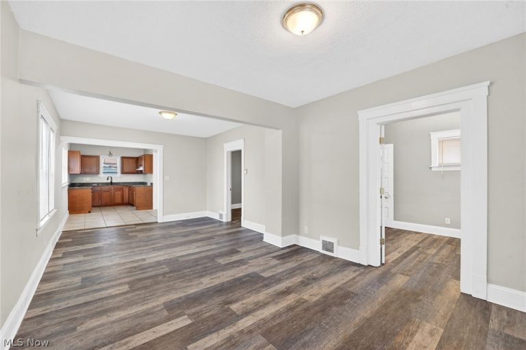 3726 Newark Avenue, Cleveland, OH - Photo 5