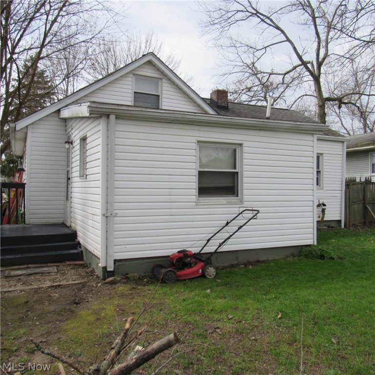 2809 Shelburn Avenue, Akron, OH - Photo 5