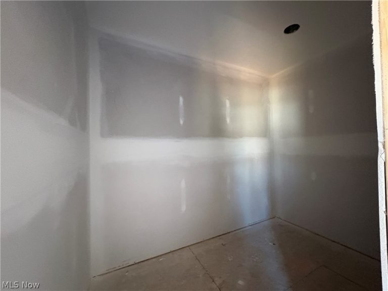 111 Crimson Circle, Dover, OH - Photo 8