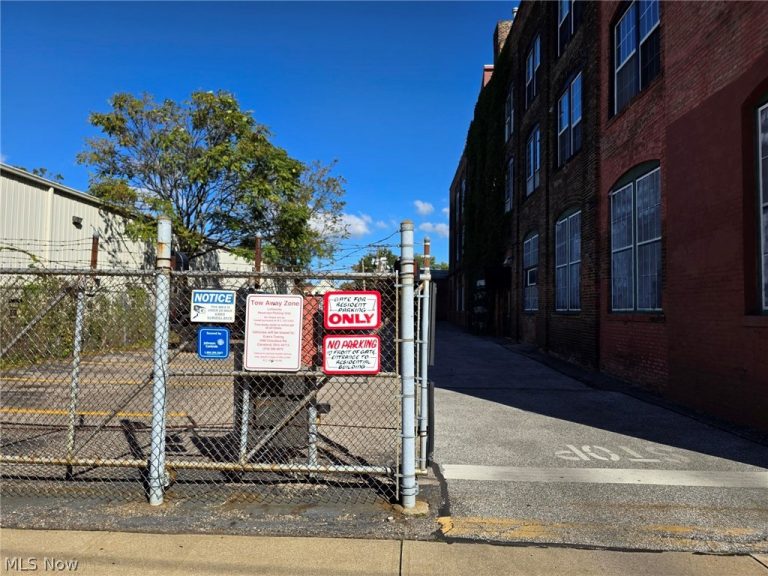 1667 40th Street, Cleveland, OH - Photo 2