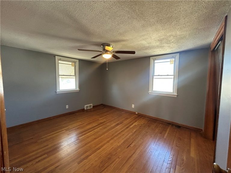 10925 McCracken Road, Garfield Heights, OH - Photo 2