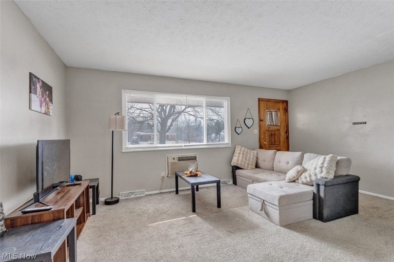 2472 Warren Parkway #20, Twinsburg, OH - Photo 4