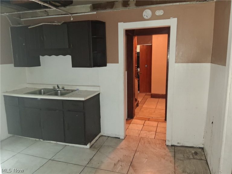 14812 Westropp Avenue, Cleveland, OH - Photo 6