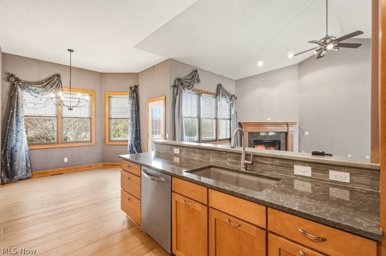 2253 Grimsby Street, North Canton, OH - Photo 6