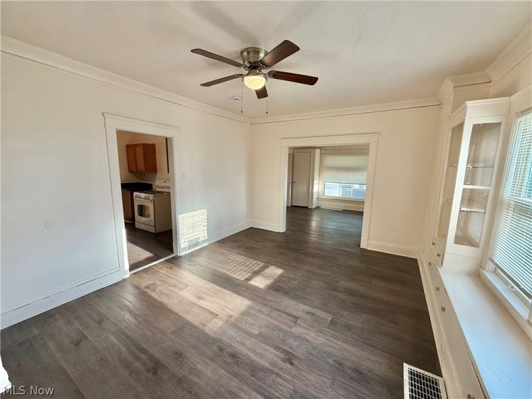 6913 Harvard Avenue, Cleveland, OH - Photo 8