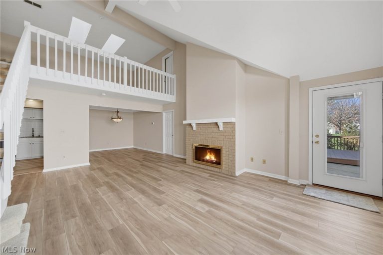 762 Hunters Trail #105, Akron, OH - Photo 4