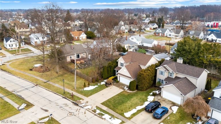 29008 Uxbridge Drive, Willowick, OH - Photo 3