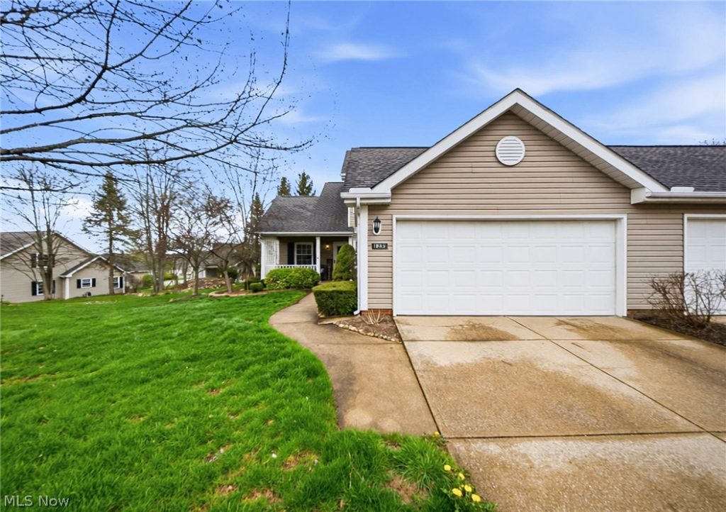 1960 Deerhaven Lane, Broadview Heights, OH